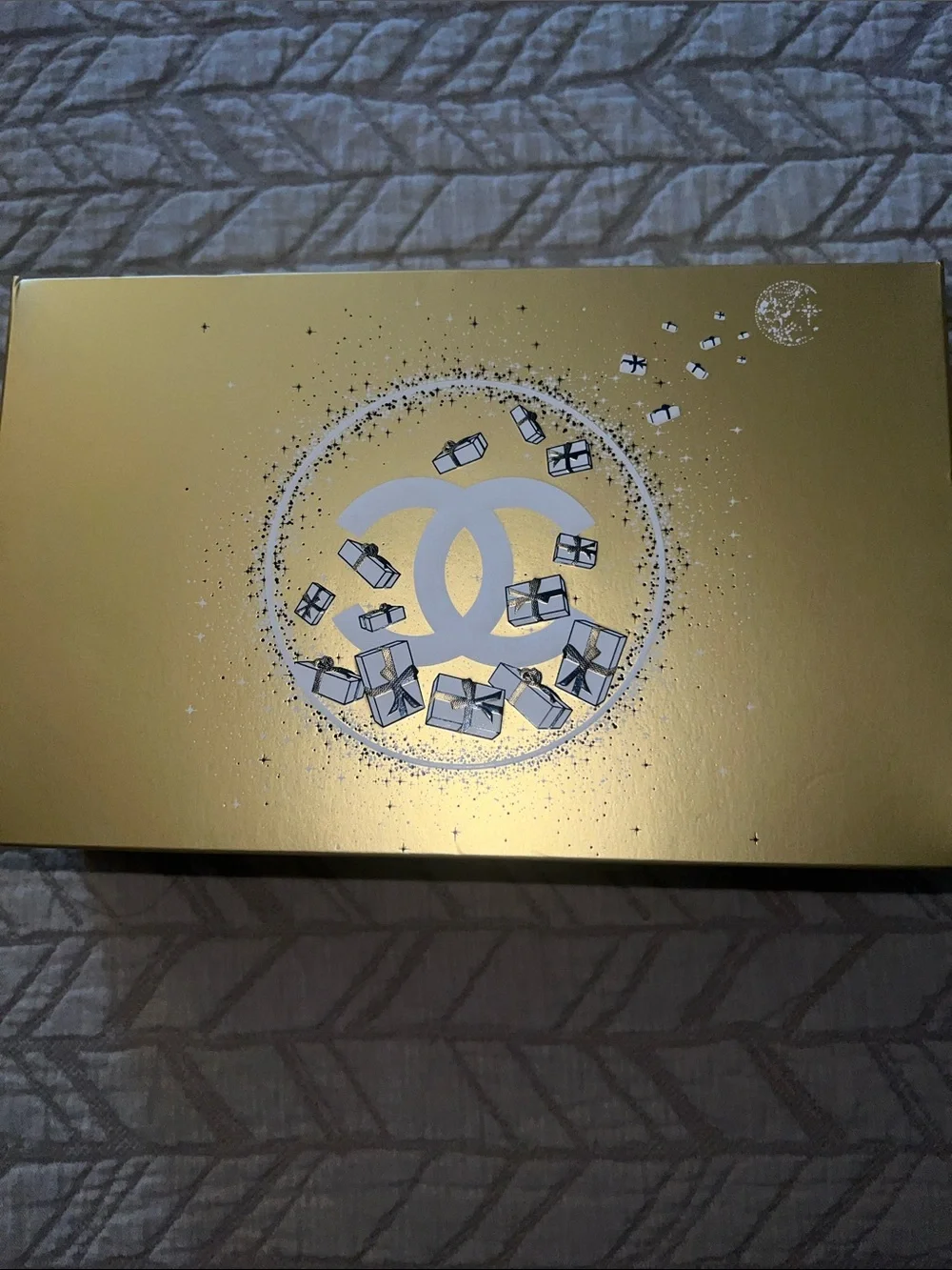 CHANEL Xmas Holiday Gift Set 2023 Cosmetic Pouch bag